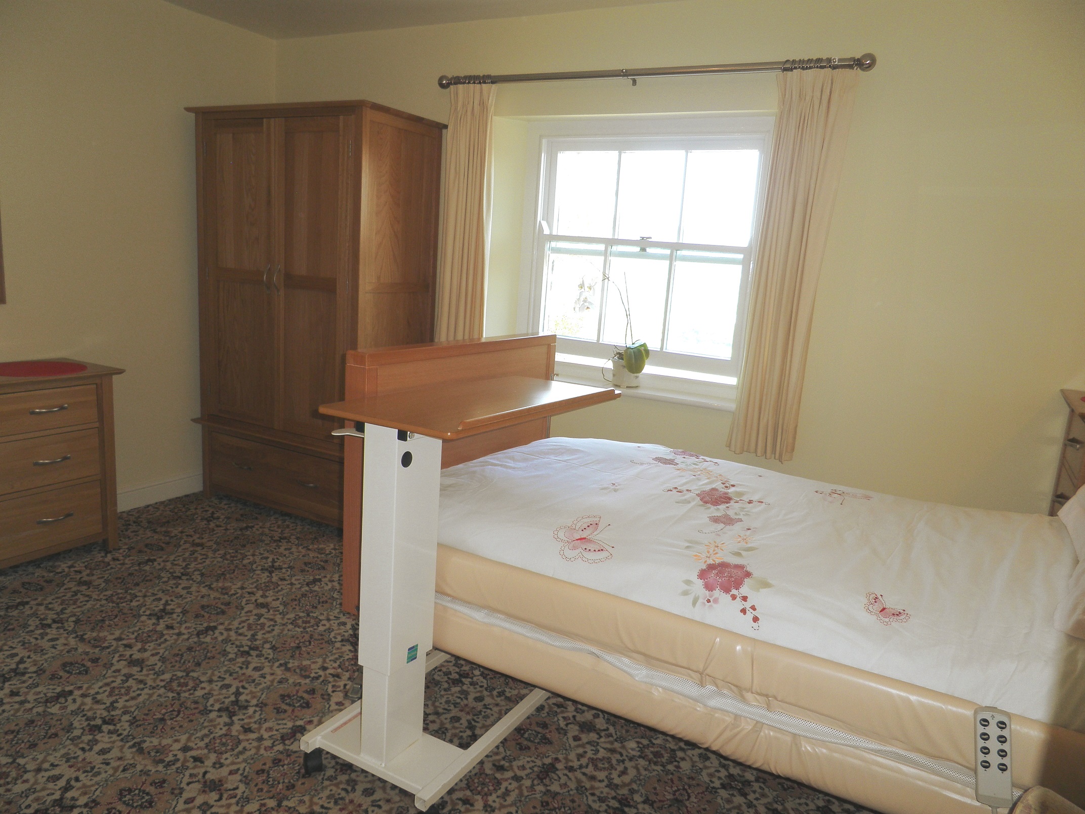 All rooms have profiling beds with pressure relieving mattresses if required. Many rooms have pleasant views over the valley or the surrounding gardens.